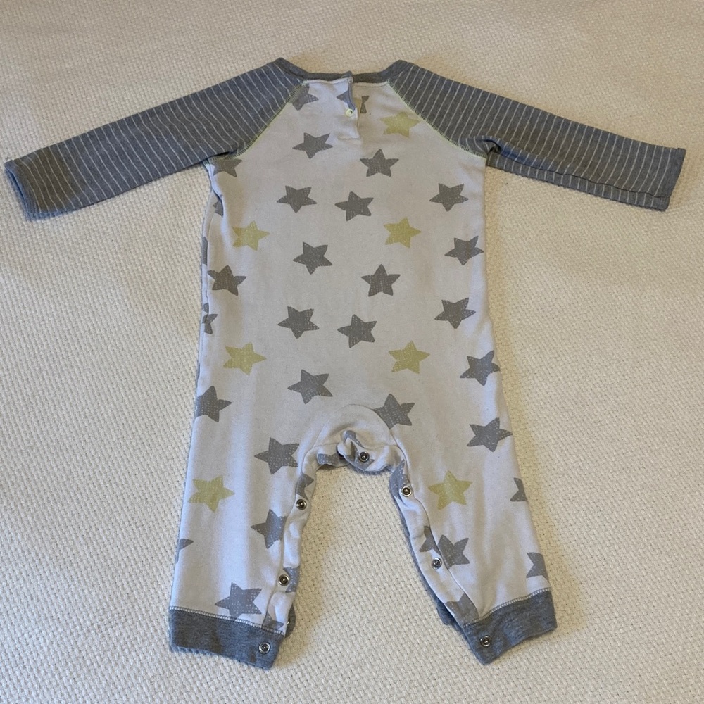 Cat & Jack Gray and Gold Star Footie